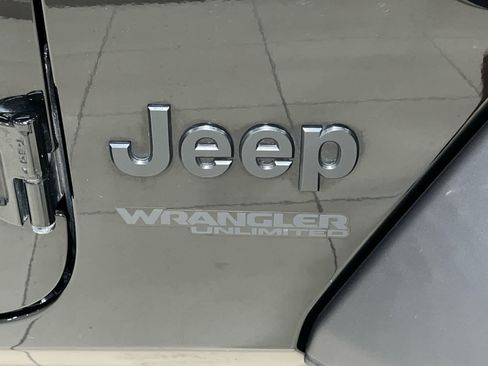 Used 2022 Jeep Wrangler Unlimited Sport AWD/4WD image 8