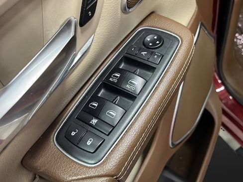 Used 2019 RAM 1500 Laramie AWD/4WD image 20