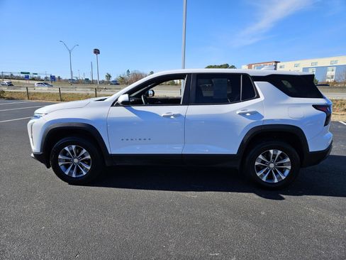 Used 2025 Chevrolet Equinox LT image 4