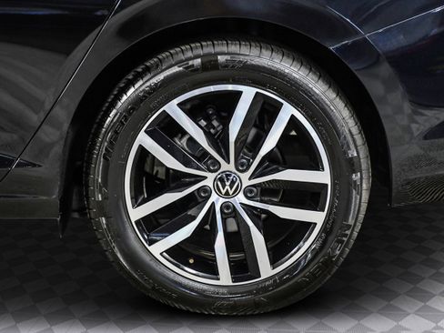 Used 2025 Volkswagen Jetta SE image 30