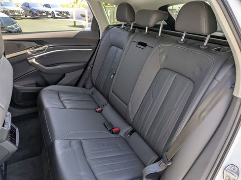 Used 2024 Audi Q8 e-tron Premium image 31