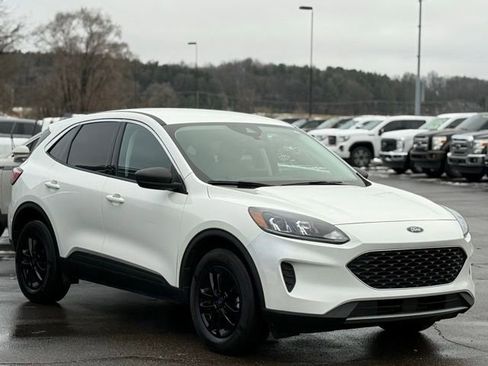 Certified 2022 Ford Escape SE w/ Cold Weather Package image 35