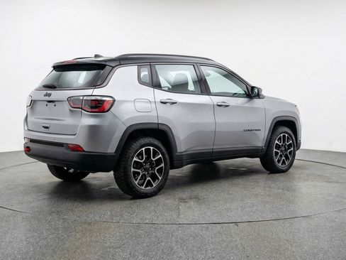 Used 2025 Jeep Compass Trailhawk image 9
