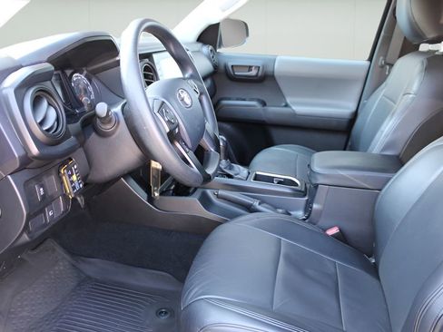 Used 2020 Toyota Tacoma SR w/ SX Package AWD/4WD image 7