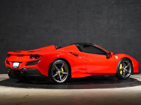 Used 2022 Ferrari F8 Tributo RWD image 4