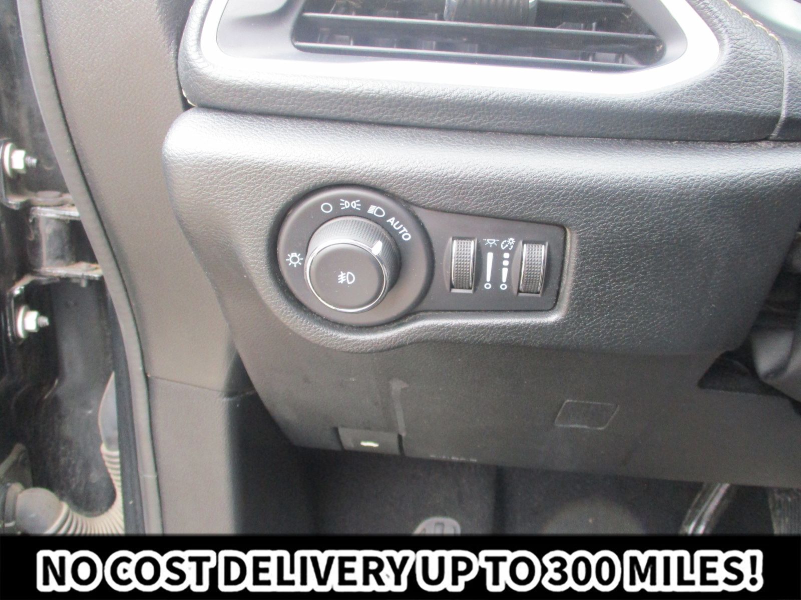 Used 2023 Chrysler Pacifica Touring-L w/ S Appearance Package FWD image 27