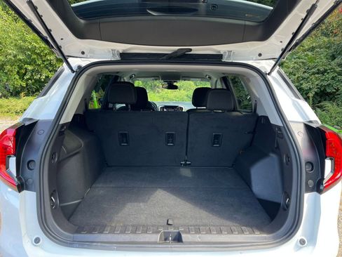 Used 2024 GMC Terrain SLE image 30