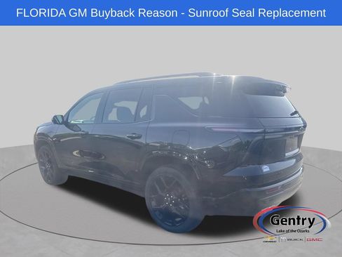 Used 2025 Chevrolet Traverse RS FWD image 2