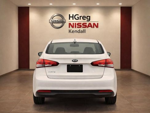 Used 2017 Kia Forte LX FWD image 2