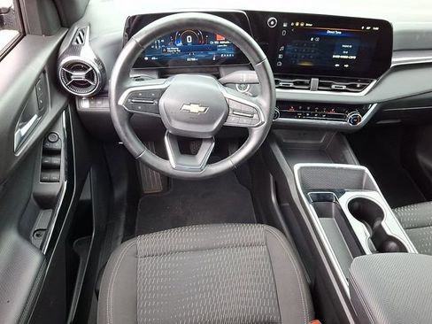Used 2025 Chevrolet Equinox LT FWD image 11
