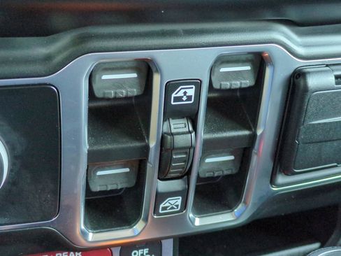 Used 2022 Jeep Wrangler Unlimited Rubicon w/ Cold Weather Group image 24