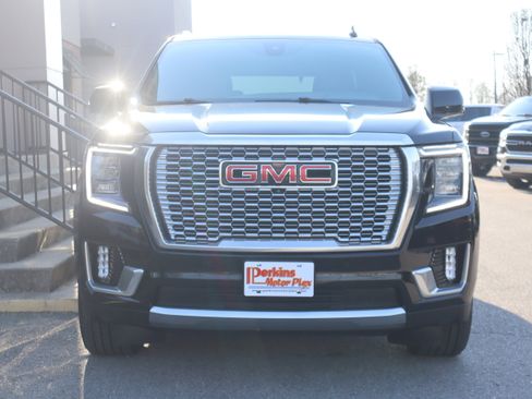 Used 2021 GMC Yukon Denali w/ Denali Premium Package AWD/4WD image 4