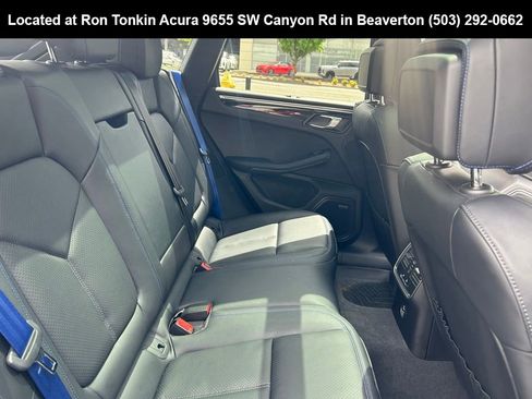 Used 2025 Porsche Macan AWD/4WD image 13