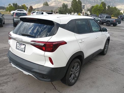 Used 2023 Kia Seltos LX AWD/4WD image 5