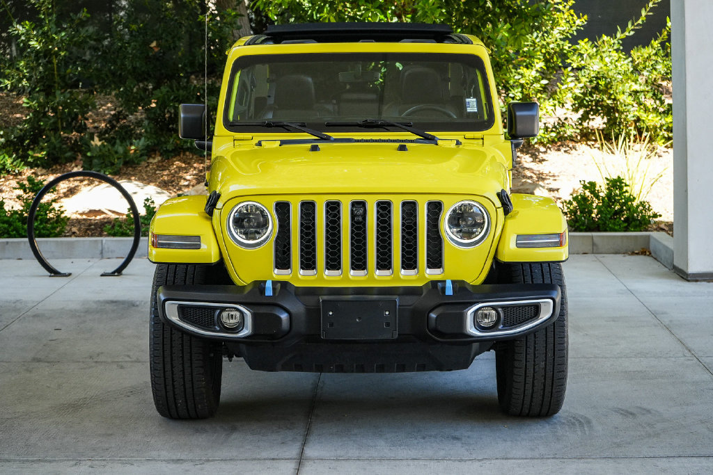 Used 2023 Jeep Wrangler Unlimited Sahara w/ Cold Weather Group AWD/4WD image 2