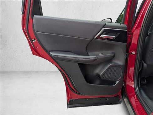 Used 2024 Mitsubishi Outlander SE image 16