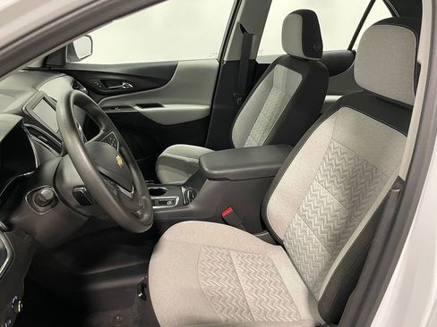 Used 2023 Chevrolet Equinox LS image 3