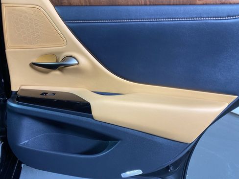 Certified 2022 Lexus ES 350 w/ Premium Package image 30