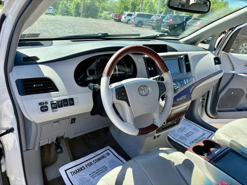 Used 2013 Toyota Sienna Limited w/ Premium Pkg FWD image 17