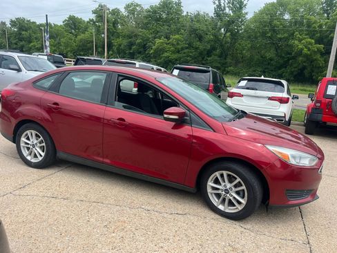 Used 2017 Ford Focus SE FWD image 6
