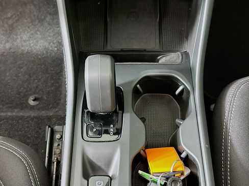 Used 2025 Volvo XC40 B5 Core image 24