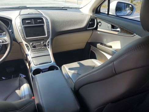 Used 2019 Lincoln Nautilus Reserve FWD image 18