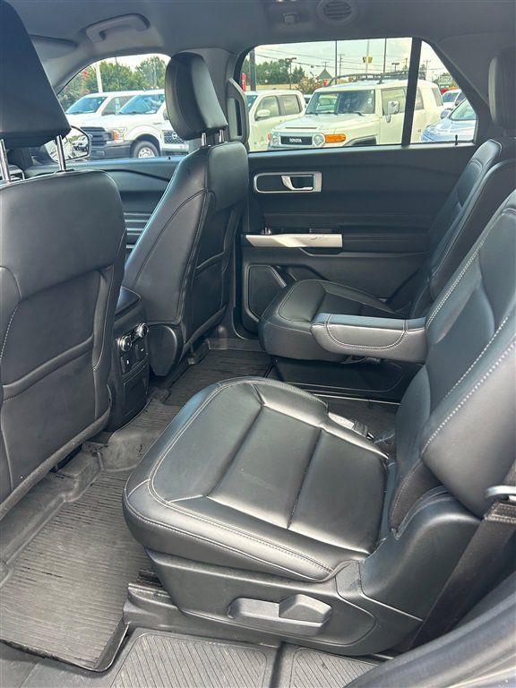 Used 2022 Ford Explorer XLT w/ Equipment Group 202A AWD/4WD image 9