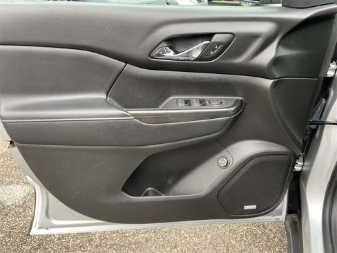 Used 2017 GMC Acadia SLT image 13