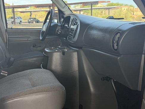 Used 2004 Ford E-150 and Econoline 150 RWD image 9