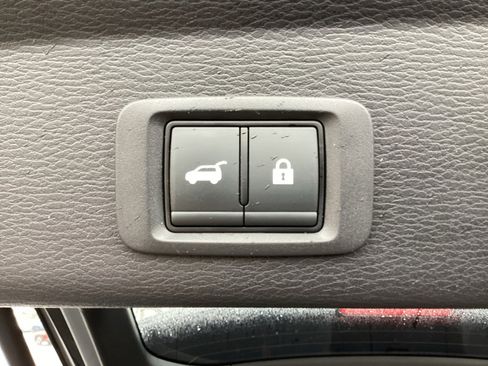Used 2024 Mitsubishi Outlander SE Black Edition FWD image 17