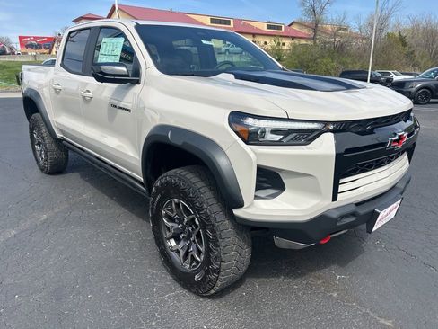 New 2026 Chevrolet Colorado ZR2 w/ Technology Package AWD/4WD image 3