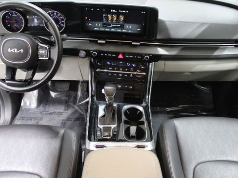 Used 2022 Kia Carnival SX image 2
