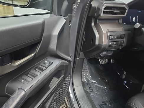 Used 2024 Toyota Tacoma TRD Sport AWD/4WD image 27