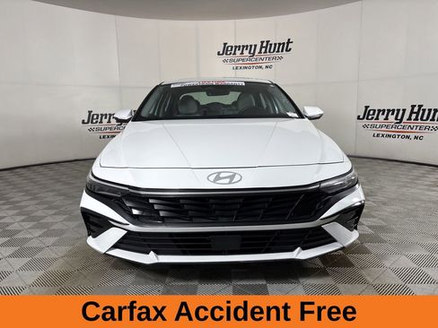 Used 2025 Hyundai Elantra Limited FWD image 3