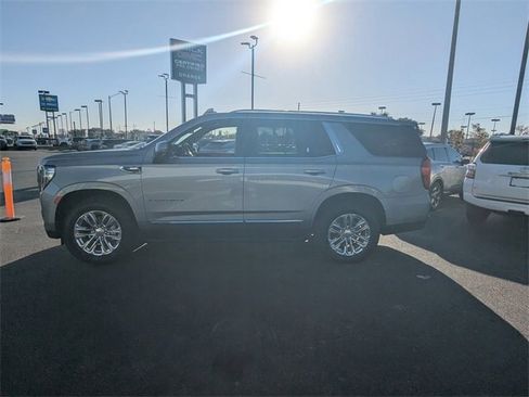 Used 2023 GMC Yukon SLT w/ SLT Premium Package image 6