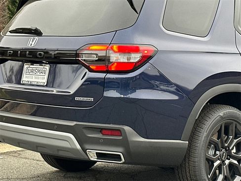 New 2025 Honda Pilot Touring image 6