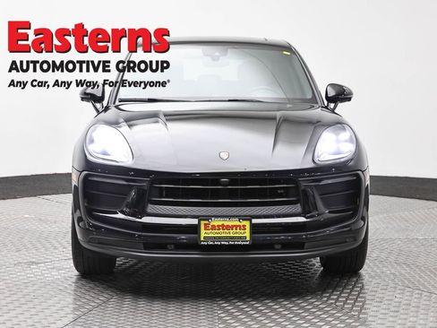 Used 2022 Porsche Macan AWD/4WD image 2