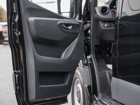 Used 2024 Mercedes-Benz Sprinter 2500 image 32