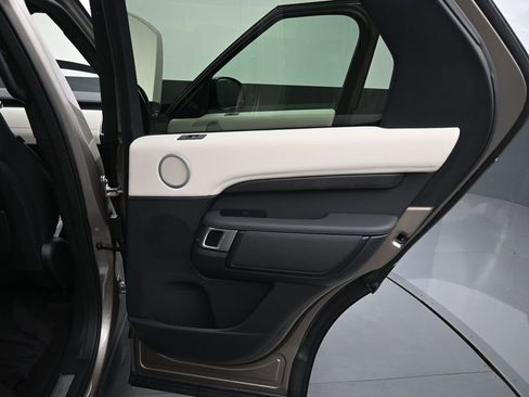 Used 2022 Land Rover Discovery S R-Dynamic AWD/4WD image 12