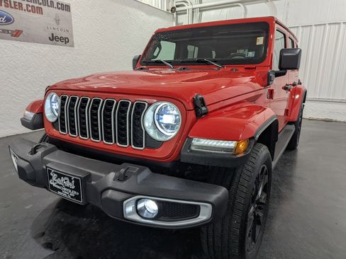 Used 2025 Jeep Wrangler Unlimited Sahara image 3