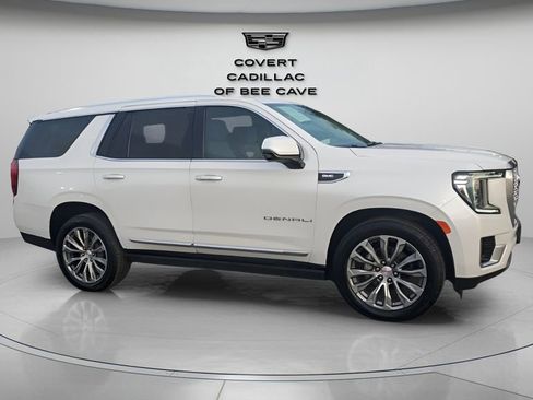 Used 2021 GMC Yukon Denali w/ Denali Premium Package image 12