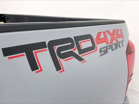 Used 2019 Toyota Tacoma TRD Sport image 7