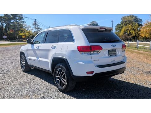 Used 2019 Jeep Grand Cherokee Laredo w/ 18" Wheel & 8.4" Radio Group image 5