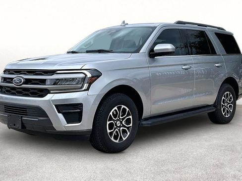 Used 2024 Ford Expedition XLT RWD image 5