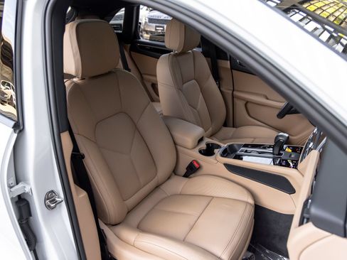 Certified 2026 Porsche Macan AWD/4WD image 57