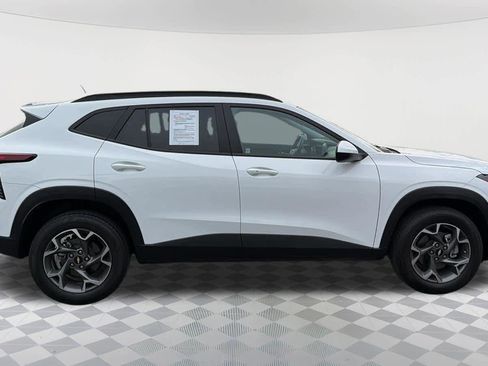 Used 2024 Chevrolet Trax LT w/ Driver Confidence Package image 4