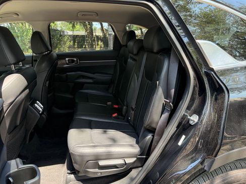 Used 2024 Kia Sorento S FWD image 40
