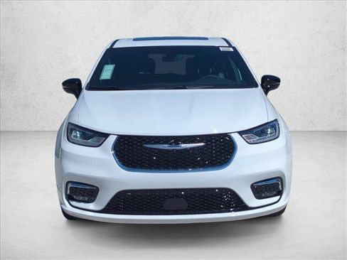 New 2026 Chrysler Pacifica Limited FWD image 5