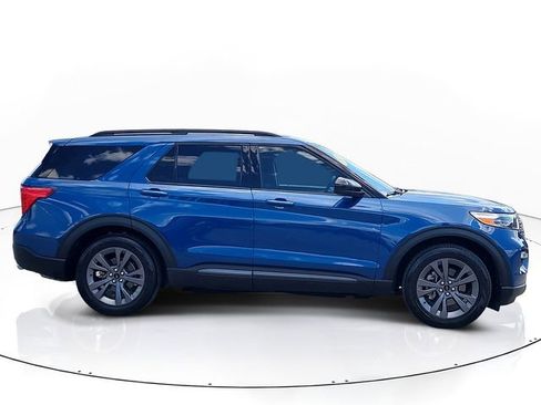 Used 2023 Ford Explorer XLT w/ Equipment Group 202A RWD image 4