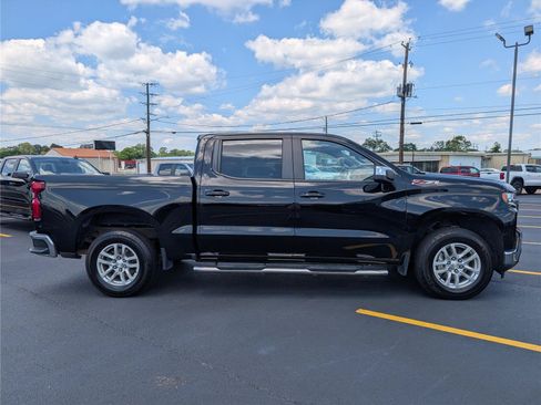 Used 2022 Chevrolet Silverado 1500 LT w/ Z71 Off-Road Package AWD/4WD image 8